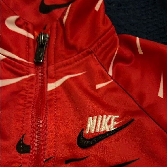 Kids Nike Red Jacket Lightweight Full-Zip - Picture 2 of 7